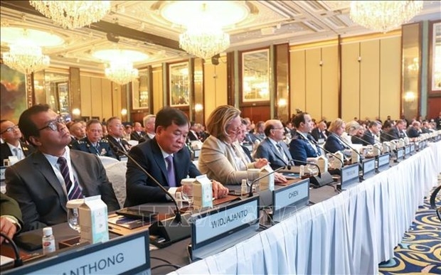 Vietnam represented at 20th Shangri-La Dialogue in Singapore